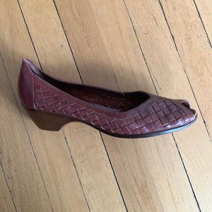 Vintage 70s low heel peep toe sandals sz 7.5